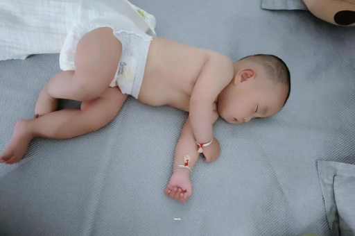 清远宝宝老打喷嚏怎么办 清远宝宝老打喷嚏怎么办